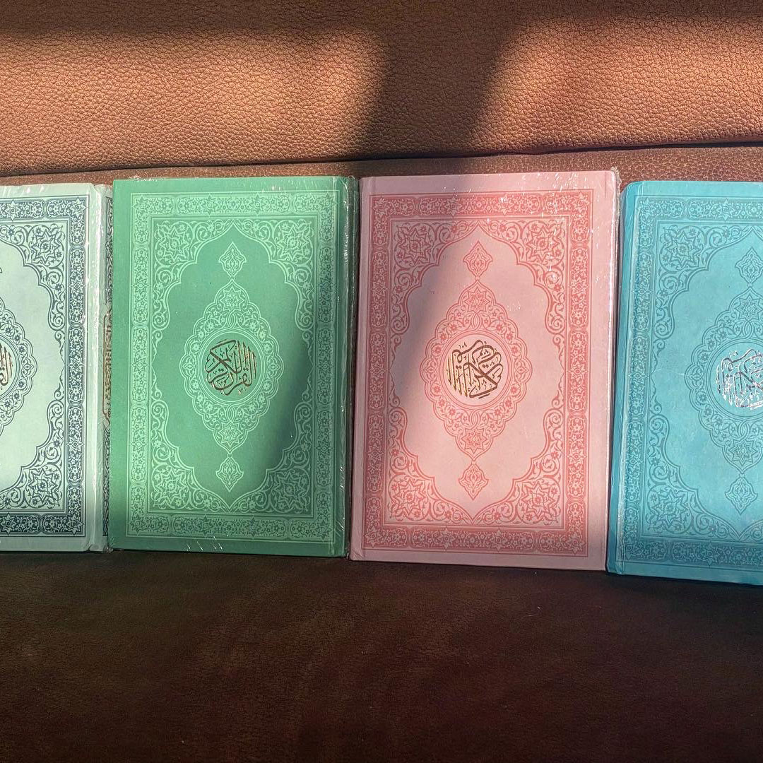 Pink colour Uthmani script Quran