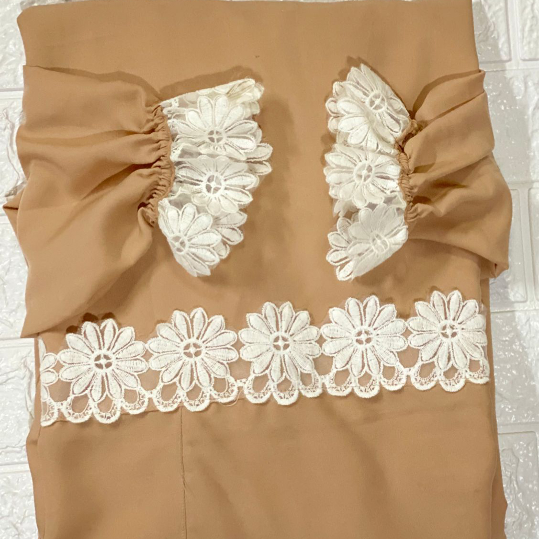Luxurious crepe with imported lace - Image 2